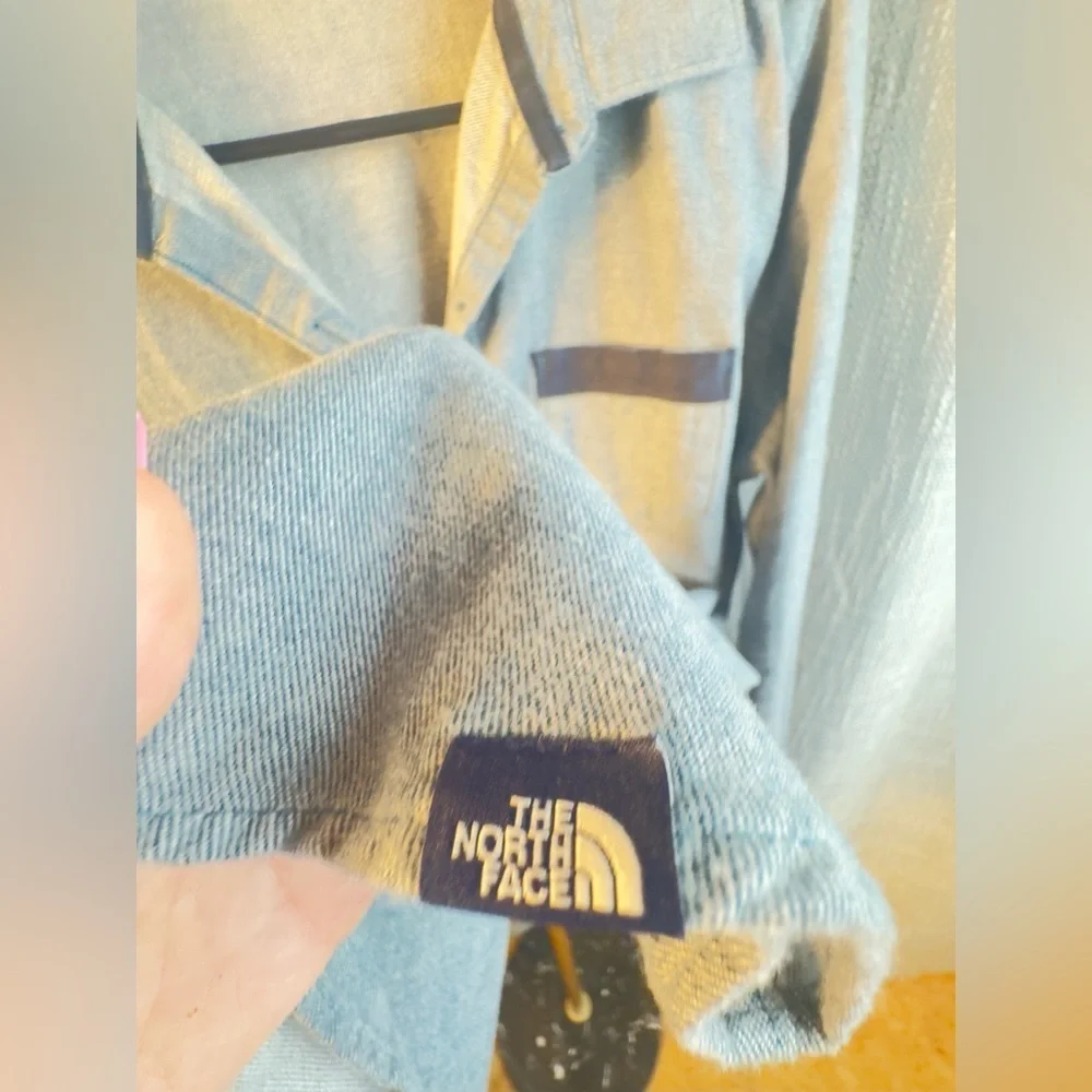The North Face Women's Button Down Shirt Blue Size Medium